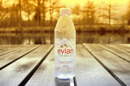Eaux en bouteille : des pratiques trompeuses