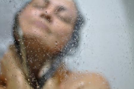 Peau sche et eau calcaire, la solution du filtre douche Sprite